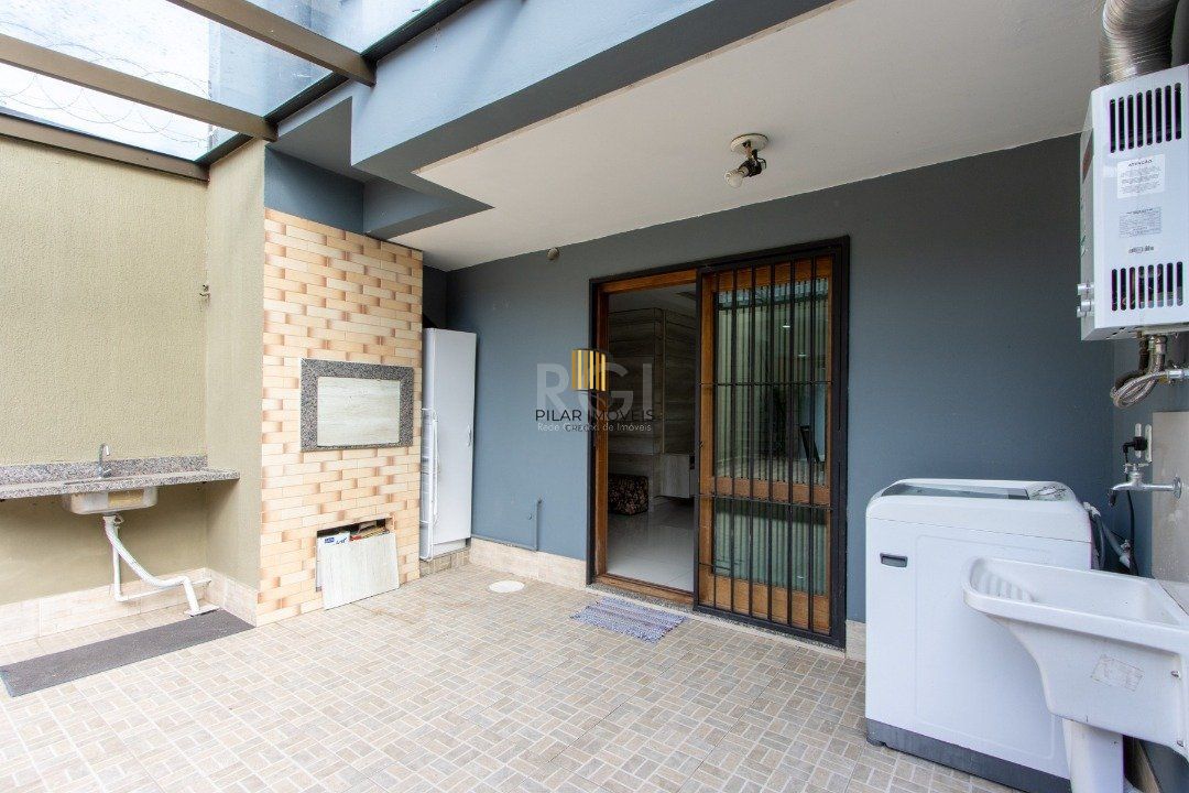 Casa para Venda - 204m², 3 dormitórios, sendo 3 suites, 2 vagas - Espirito Santo