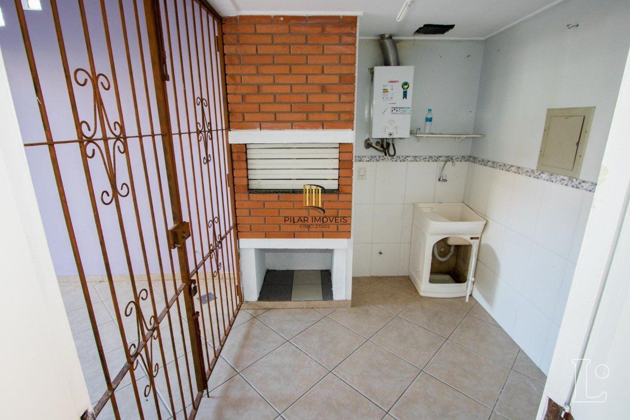 Excelente casa em condomínio fechado -Bairro Cristal