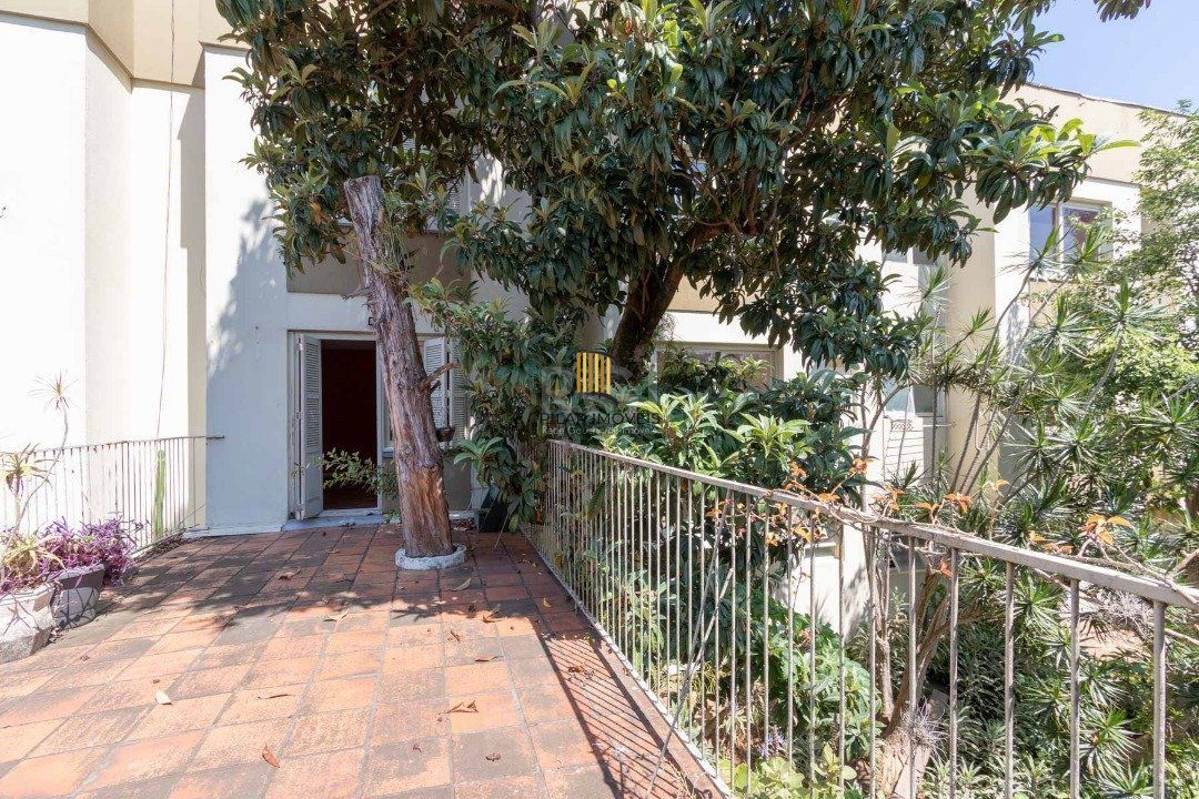 Excelente apartamento de um dormitório com box privativo coberto