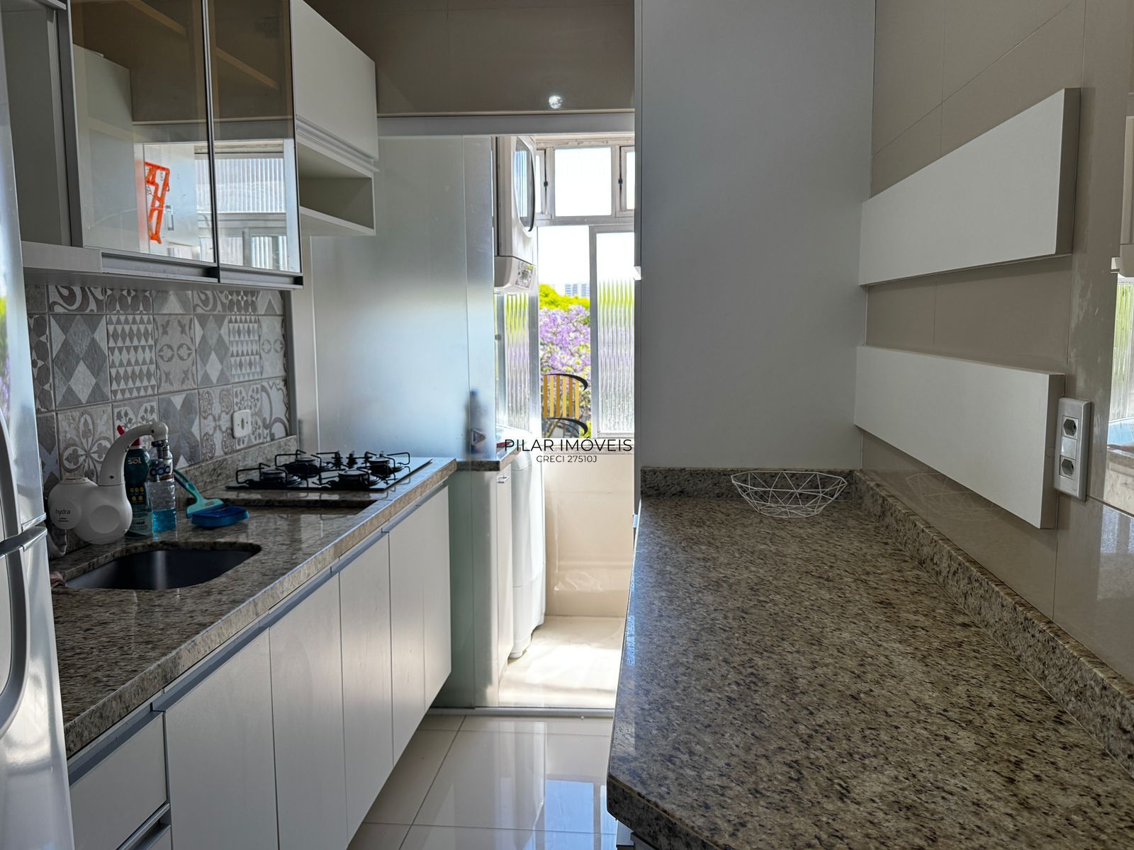 Apartamento 2 dormitórios semimobiliado no bairro Cristal