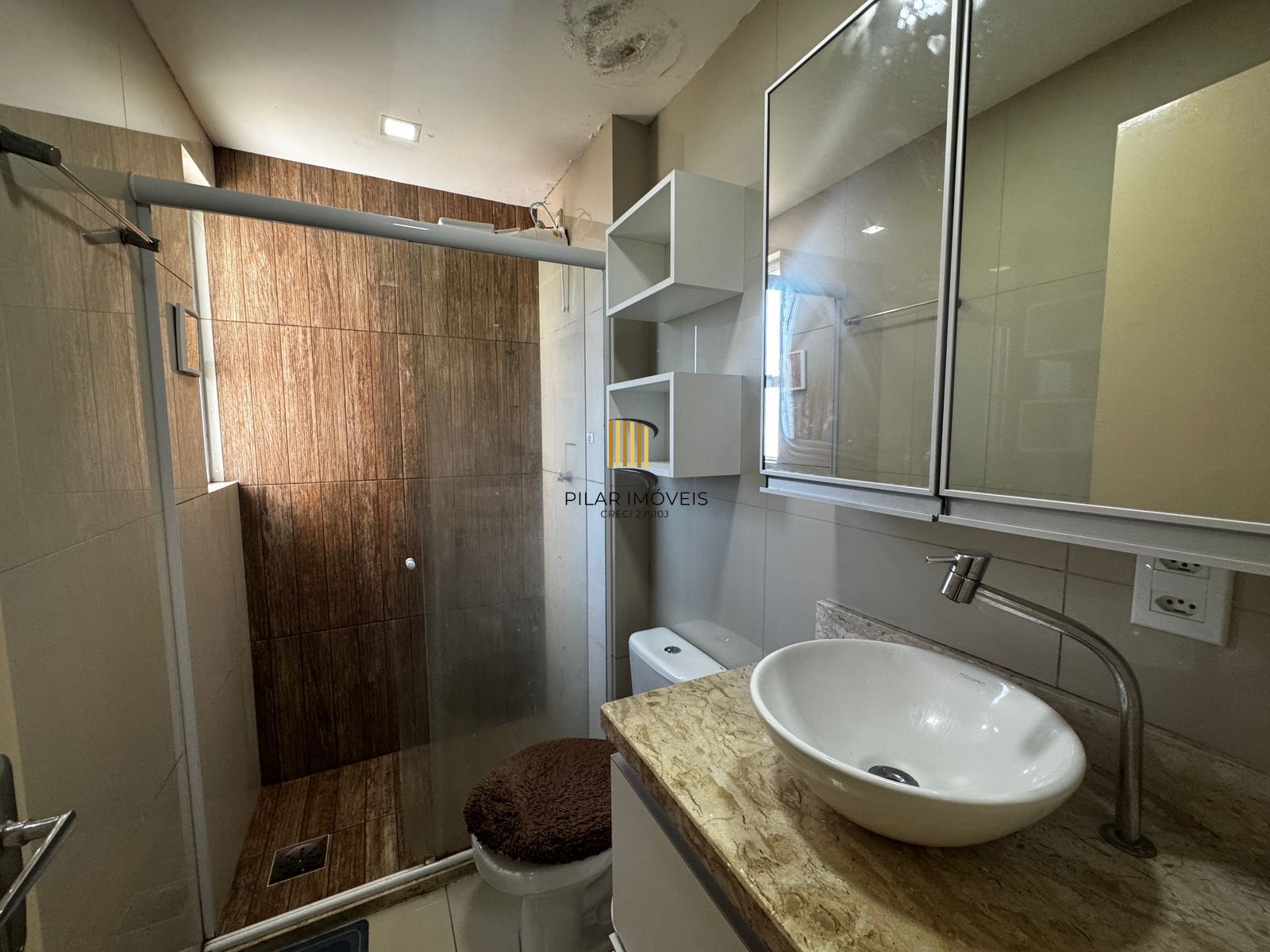 Apartamento 2 dormitórios semimobiliado no bairro Cristal