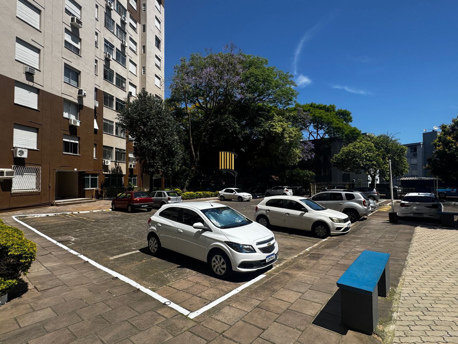 Apartamento 2 dormitórios semimobiliado no bairro Cristal