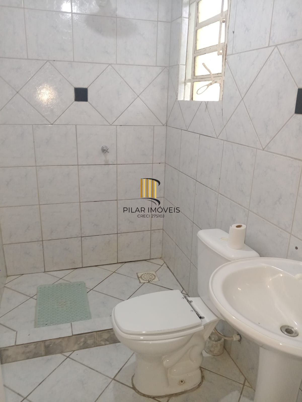 Casa ampla com dois dormitórios