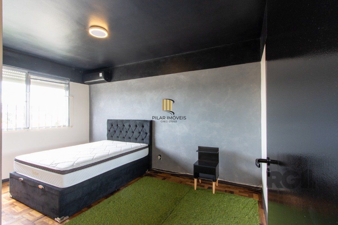 Apartamento de 3 quartos reformado, 1 banheiro - Bairro Camaquã.