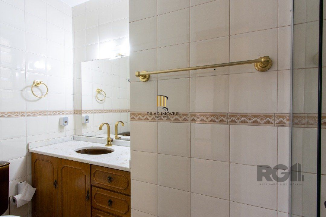 Apartamento de 3 quartos reformado, 1 banheiro - Bairro Camaquã.