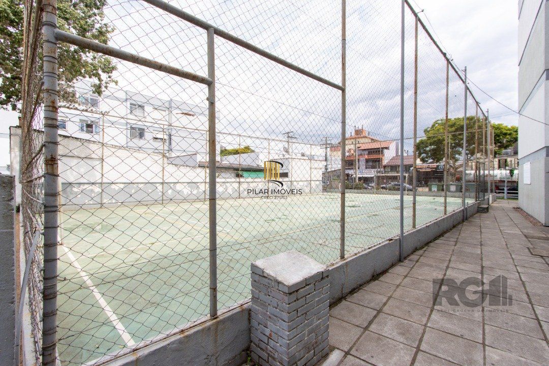 Apartamento de 3 quartos reformado, 1 banheiro - Bairro Camaquã.