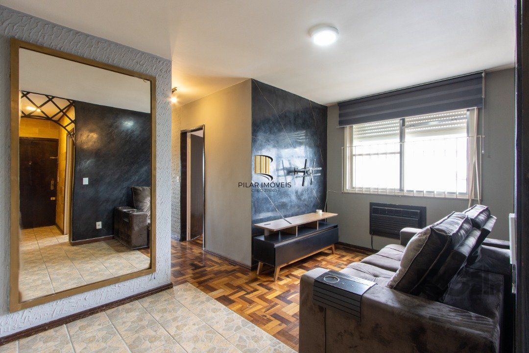 Apartamento de 3 quartos reformado, 1 banheiro - Bairro Camaquã. - Pilar Imóveis