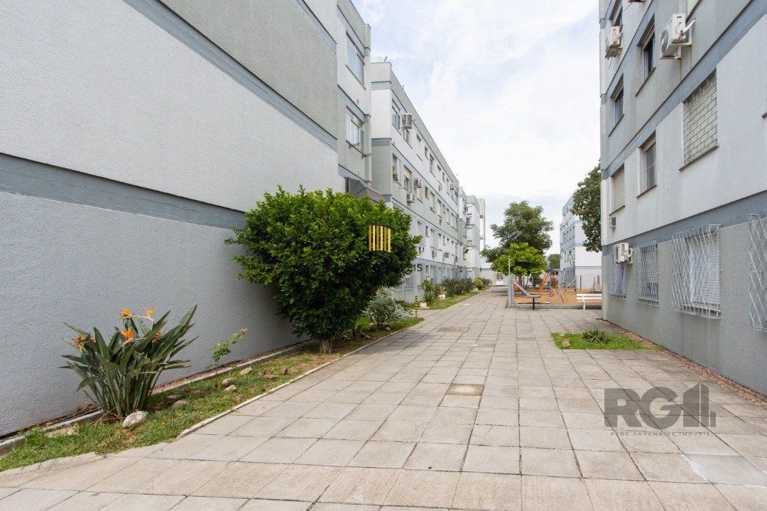 Apartamento de 3 quartos reformado, 1 banheiro - Bairro Camaquã.