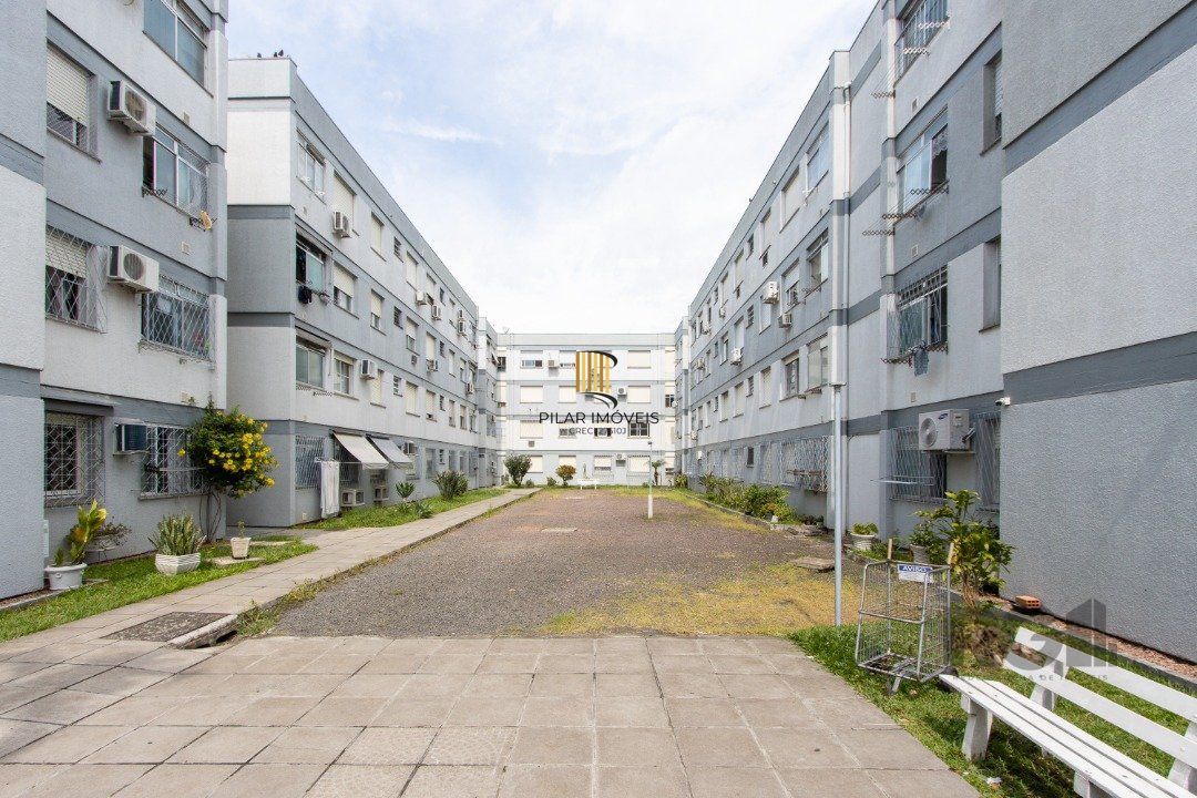 Apartamento de 3 quartos reformado, 1 banheiro - Bairro Camaquã.