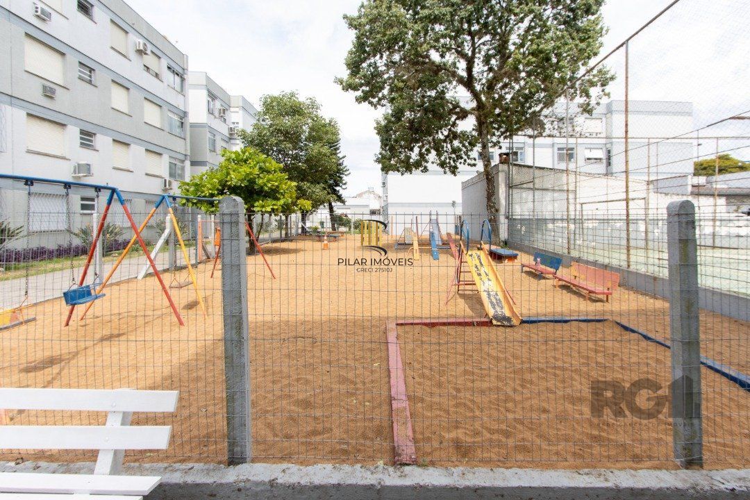 Apartamento de 3 quartos reformado, 1 banheiro - Bairro Camaquã.