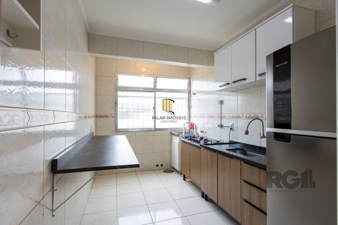 Apartamento de 3 quartos reformado, 1 banheiro - Bairro Camaquã.