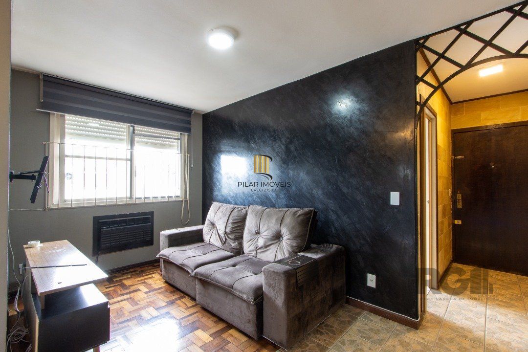 Apartamento de 3 quartos reformado, 1 banheiro - Bairro Camaquã.