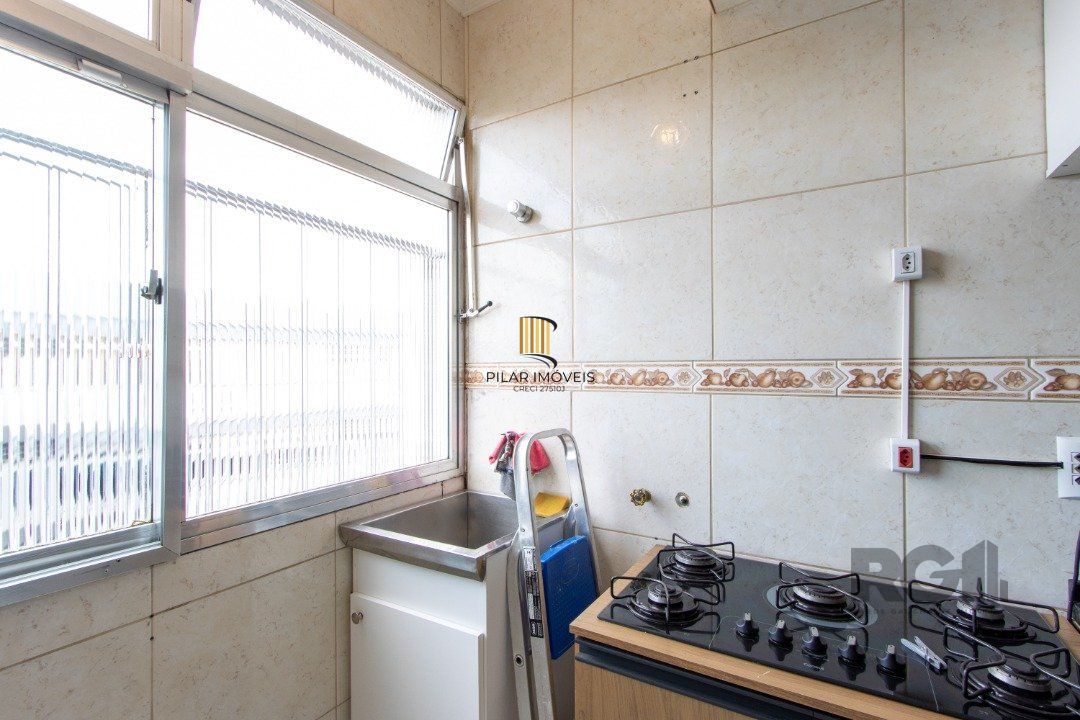 Apartamento de 3 quartos reformado, 1 banheiro - Bairro Camaquã.