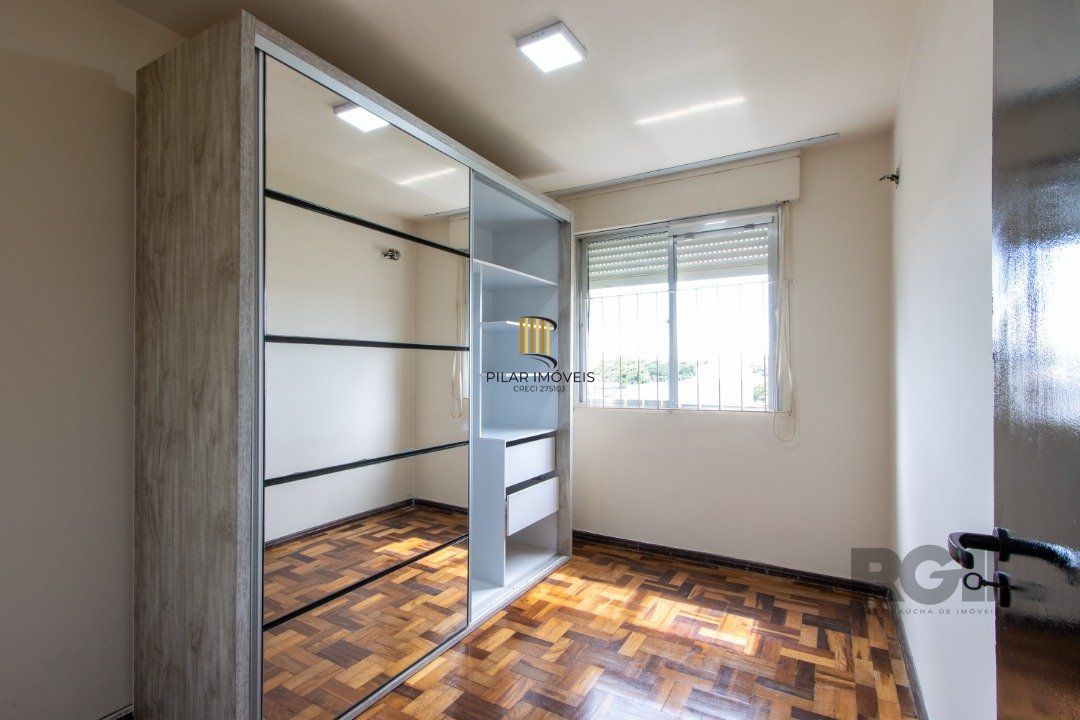 Apartamento de 3 quartos reformado, 1 banheiro - Bairro Camaquã.