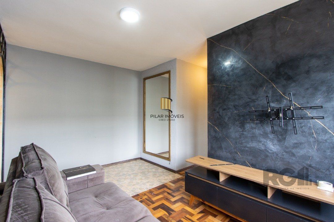 Apartamento de 3 quartos reformado, 1 banheiro - Bairro Camaquã.