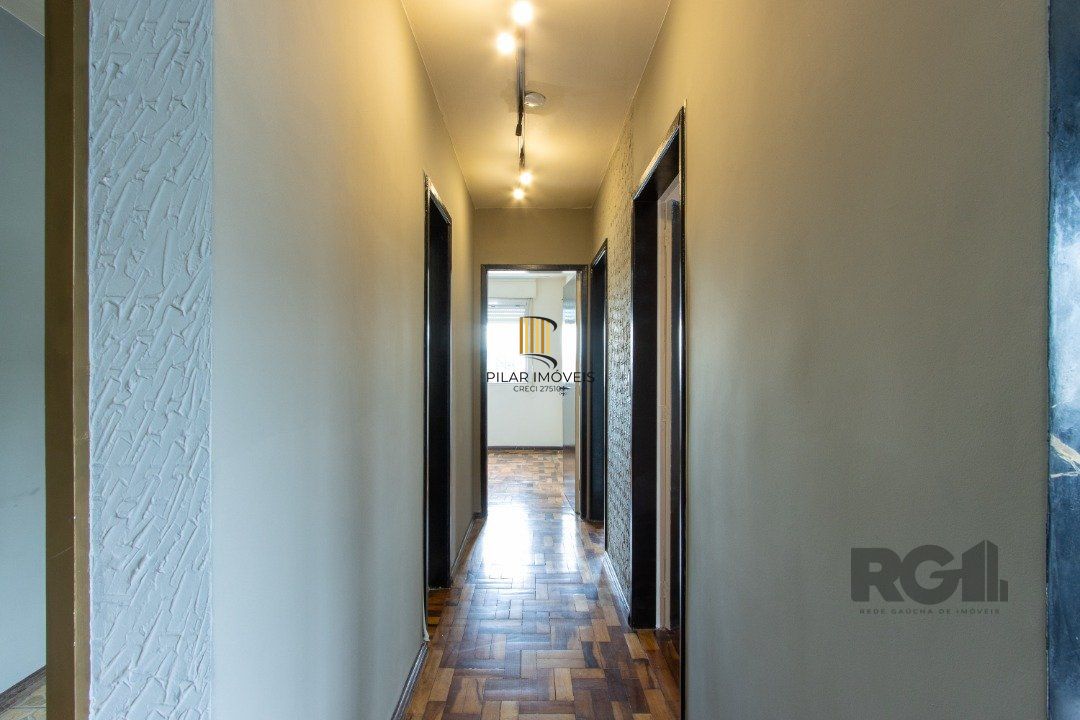 Apartamento de 3 quartos reformado, 1 banheiro - Bairro Camaquã.