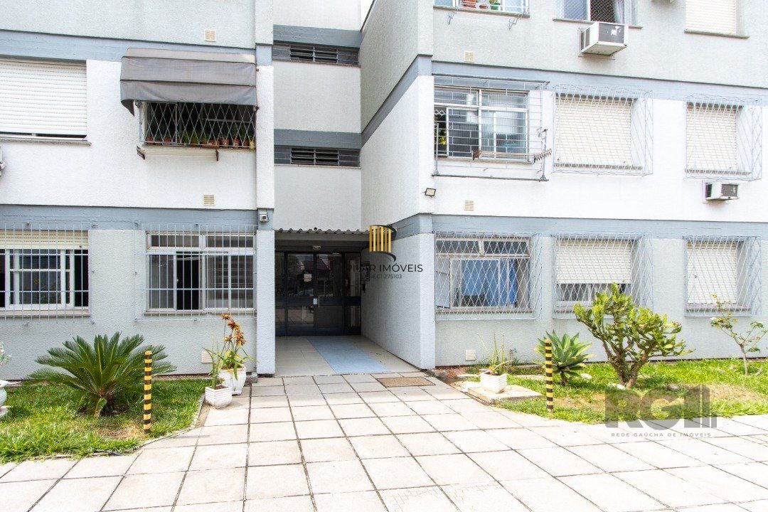 Apartamento de 3 quartos reformado, 1 banheiro - Bairro Camaquã.