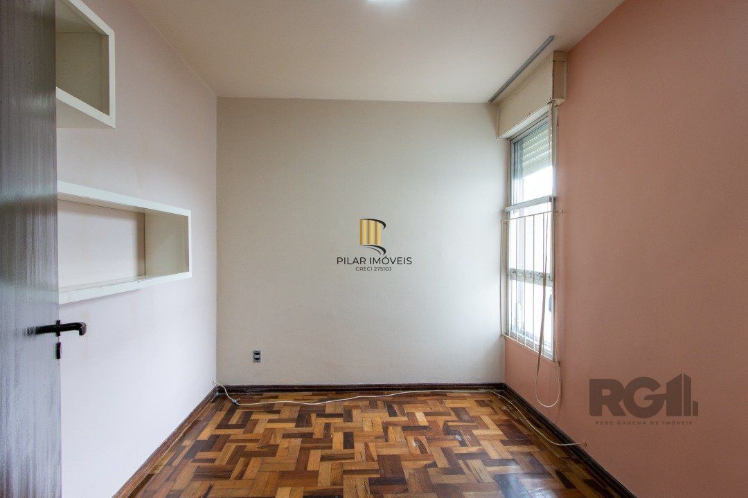 Apartamento de 3 quartos reformado, 1 banheiro - Bairro Camaquã.