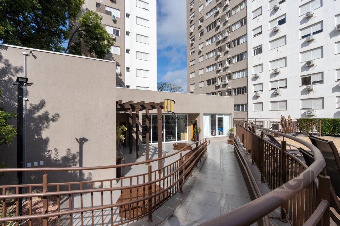 APARTAMENTO Á VENDA NO BAIRRO TERESÓPOLIS - 03 QUARTOS SENDO 01 SUITE - 01 VAGA