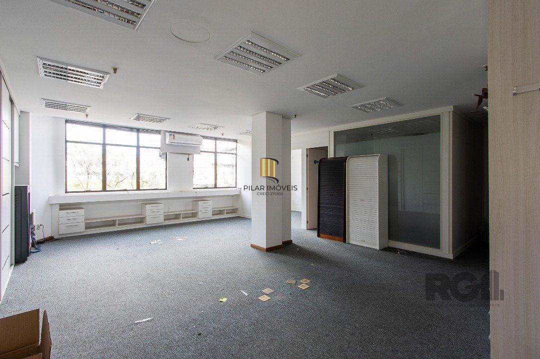 SALA COMERCIAL BAIRRO MENINO DEUS - 82m² DE ÁREA PRIVATIVA, 1 VAGA