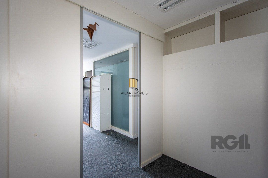 SALA COMERCIAL BAIRRO MENINO DEUS - 82m² DE ÁREA PRIVATIVA, 1 VAGA