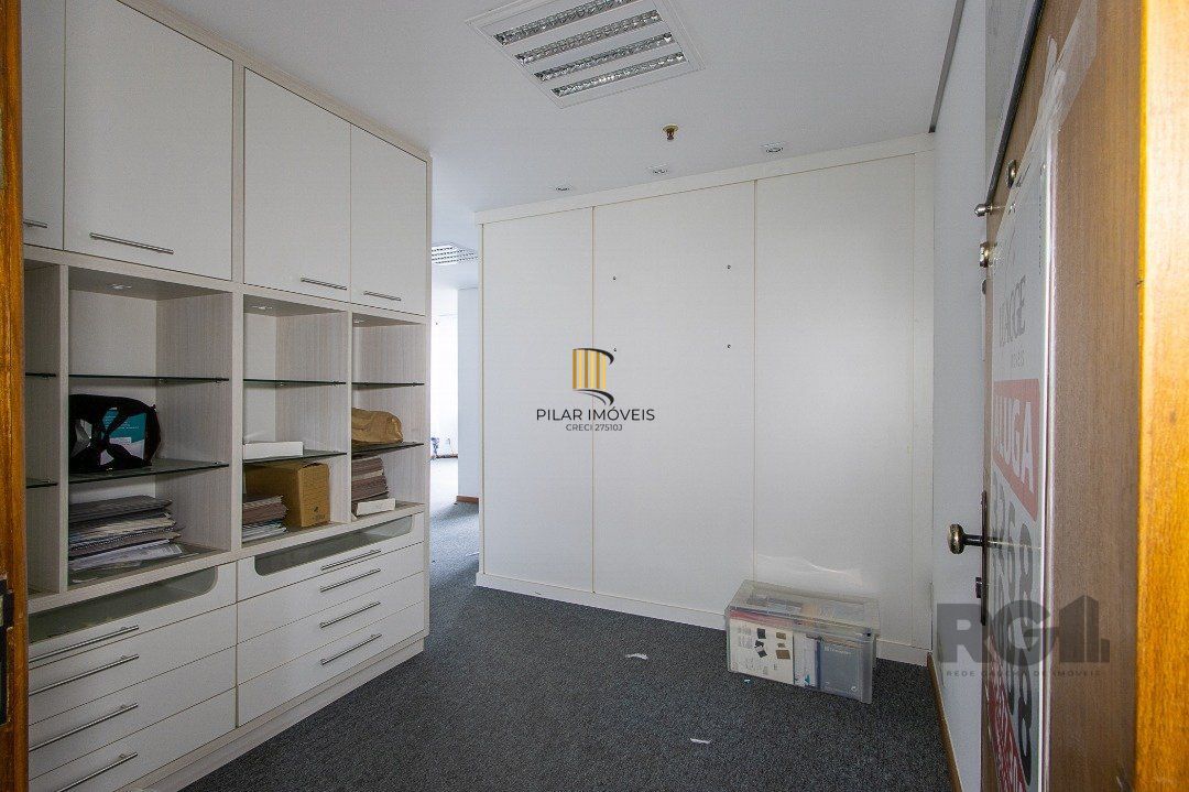 SALA COMERCIAL BAIRRO MENINO DEUS - 82m² DE ÁREA PRIVATIVA, 1 VAGA