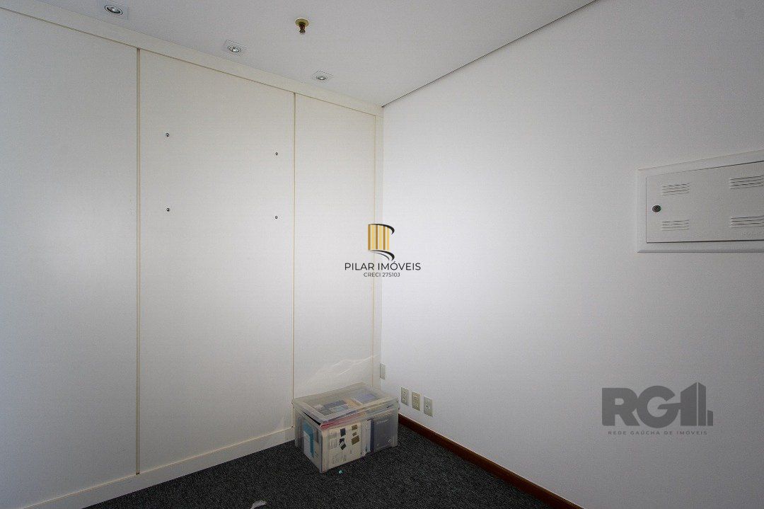 SALA COMERCIAL BAIRRO MENINO DEUS - 82m² DE ÁREA PRIVATIVA, 1 VAGA