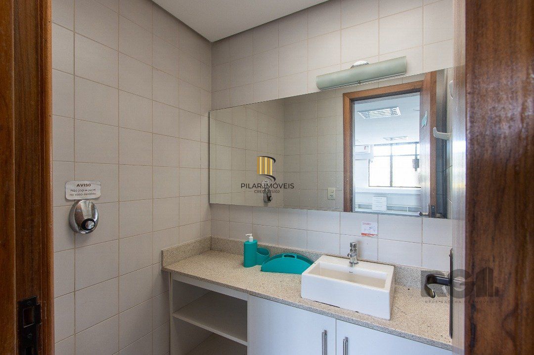 SALA COMERCIAL BAIRRO MENINO DEUS - 82m² DE ÁREA PRIVATIVA, 1 VAGA