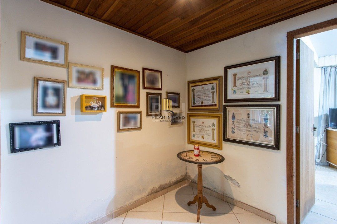 Casa 4 dormitórios no bairro Hípica