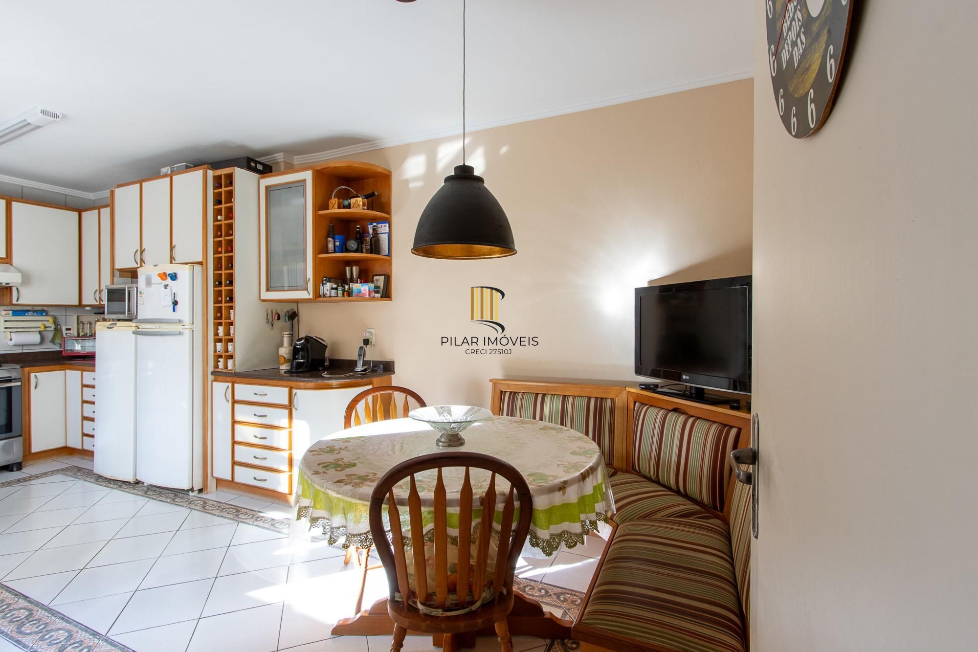 CASA EM CONDOMINIO NO BAIRRO IPANEMA - 04 QUARTOS SENDO 02 SUÍTES - 02 VAGAS DE GARAGEM