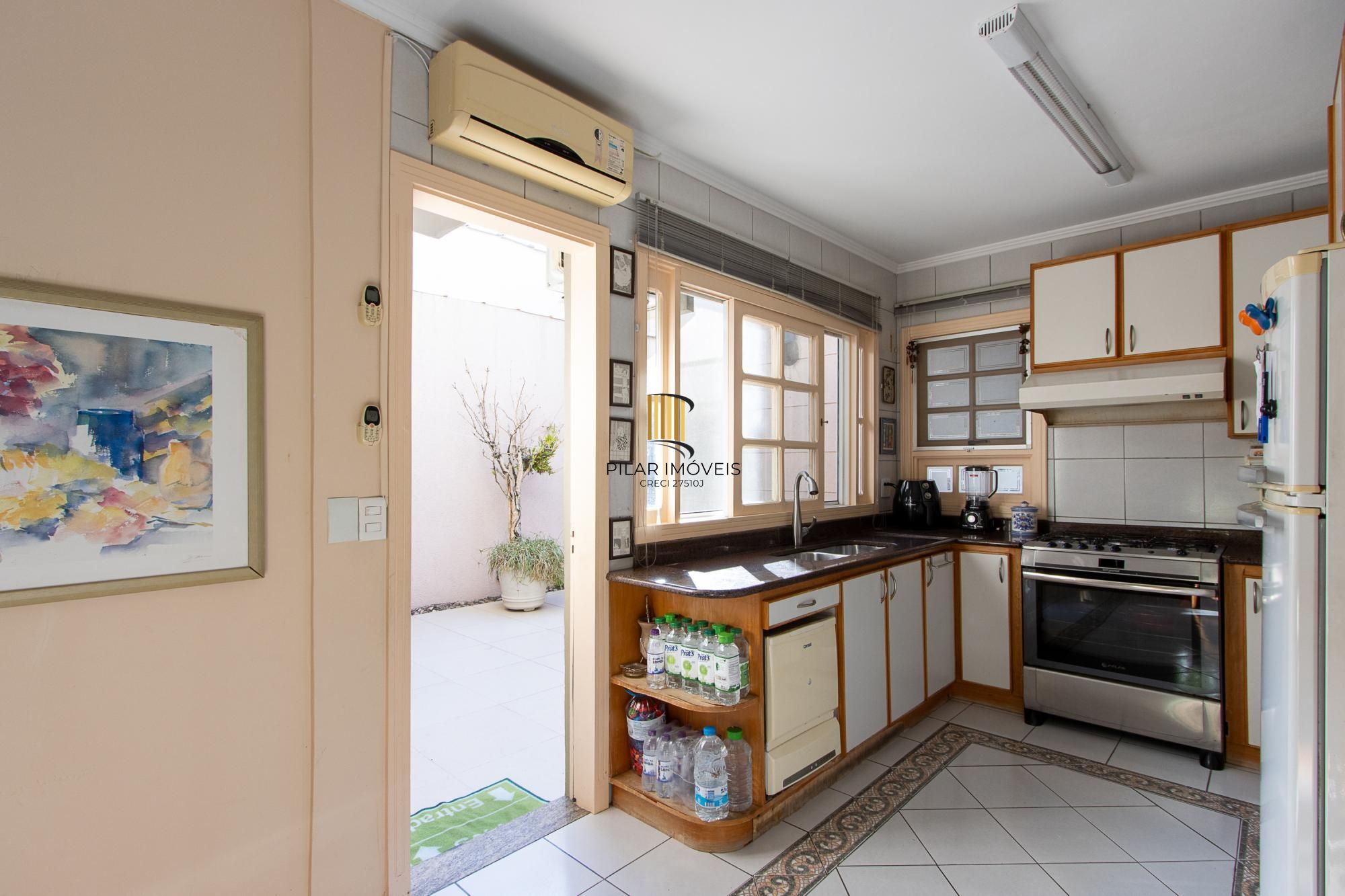 CASA EM CONDOMINIO NO BAIRRO IPANEMA - 04 QUARTOS SENDO 02 SUÍTES - 02 VAGAS DE GARAGEM