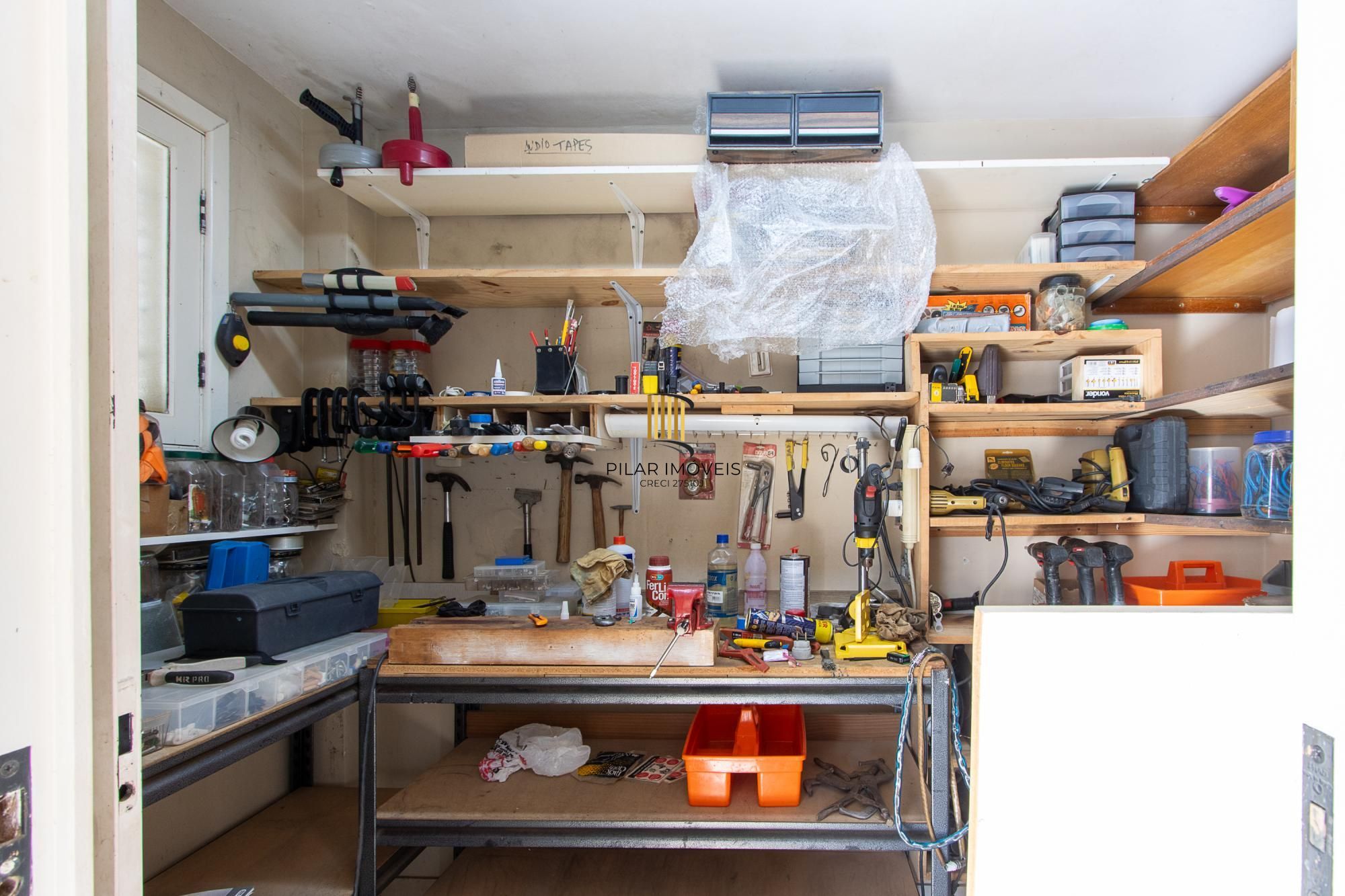 CASA EM CONDOMINIO NO BAIRRO IPANEMA - 04 QUARTOS SENDO 02 SUÍTES - 02 VAGAS DE GARAGEM