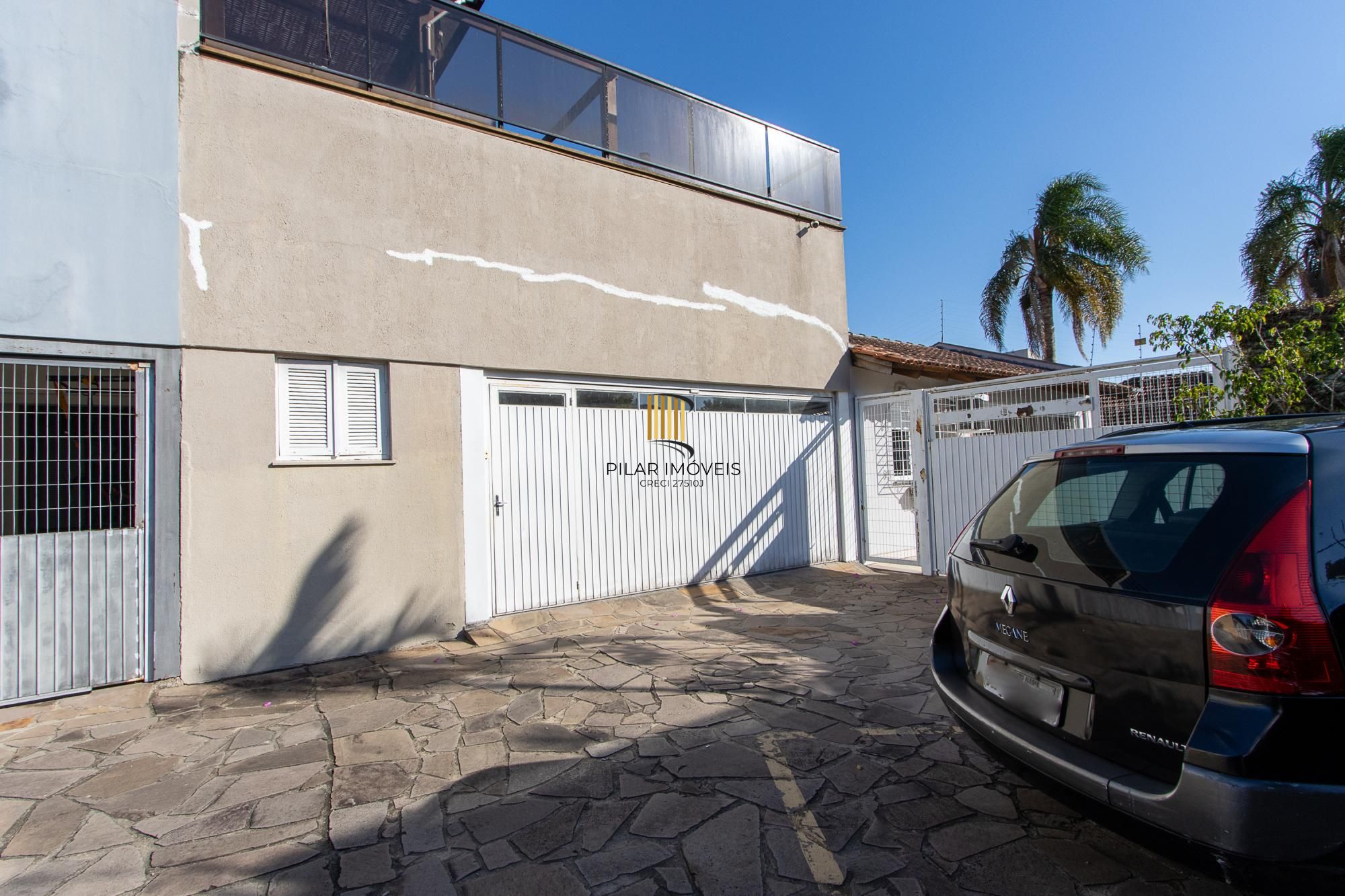 CASA EM CONDOMINIO NO BAIRRO IPANEMA - 04 QUARTOS SENDO 02 SUÍTES - 02 VAGAS DE GARAGEM