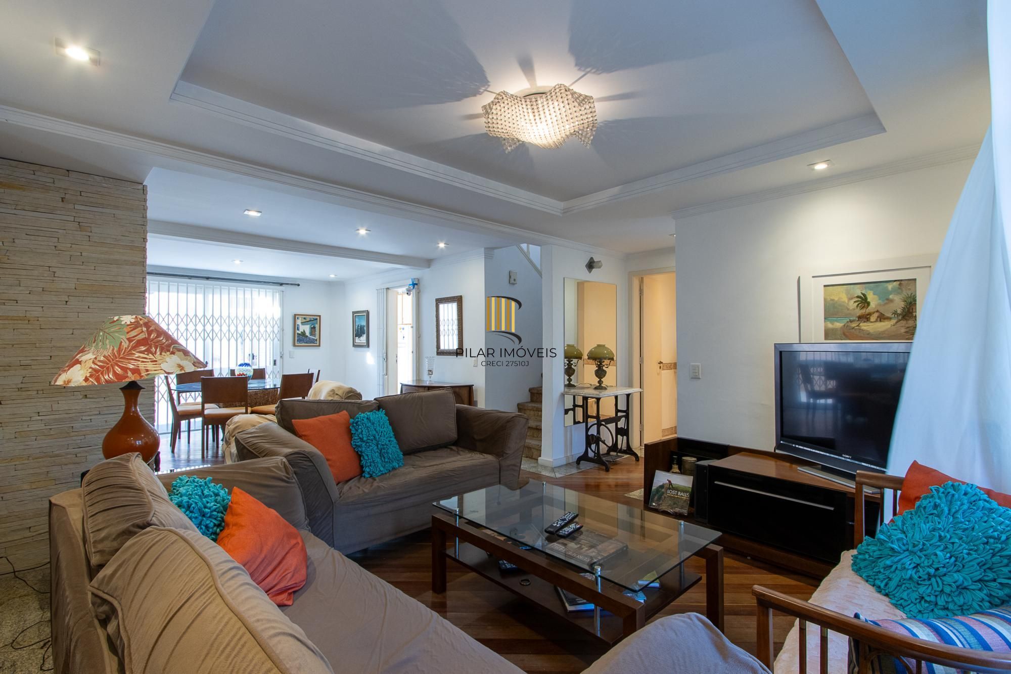 CASA EM CONDOMINIO NO BAIRRO IPANEMA - 04 QUARTOS SENDO 02 SUÍTES - 02 VAGAS DE GARAGEM