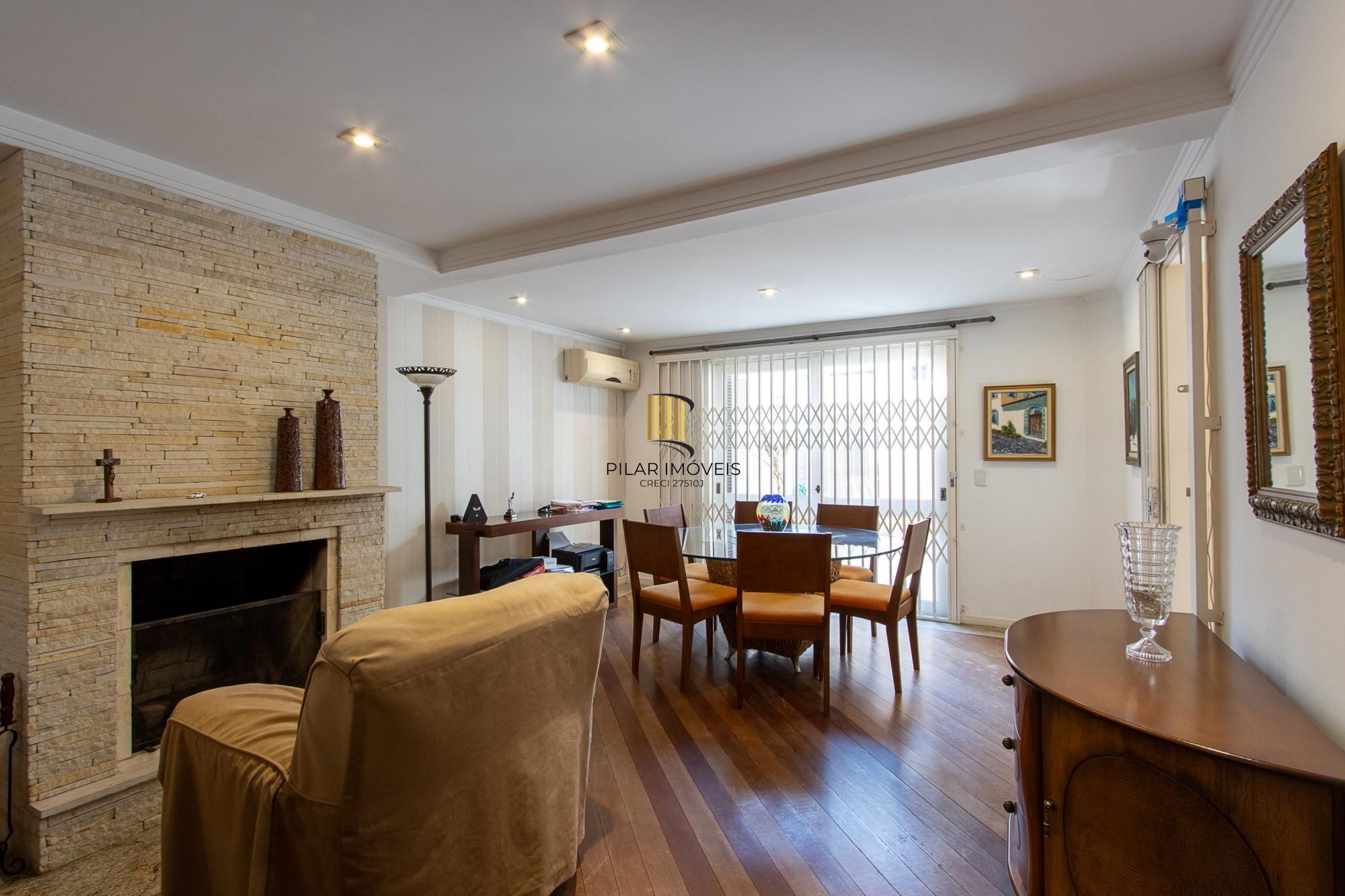 CASA EM CONDOMINIO NO BAIRRO IPANEMA - 04 QUARTOS SENDO 02 SUÍTES - 02 VAGAS DE GARAGEM