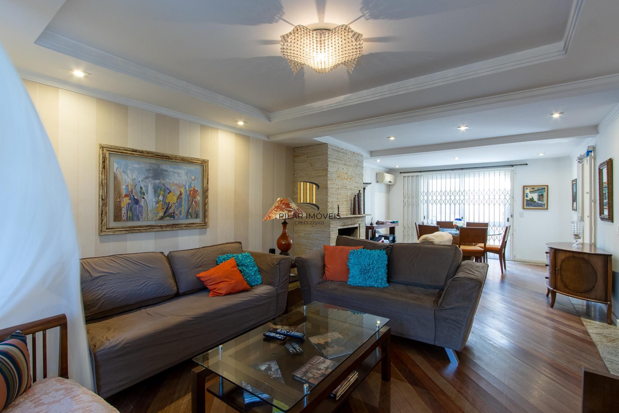 CASA EM CONDOMINIO NO BAIRRO IPANEMA - 04 QUARTOS SENDO 02 SUÍTES - 02 VAGAS DE GARAGEM