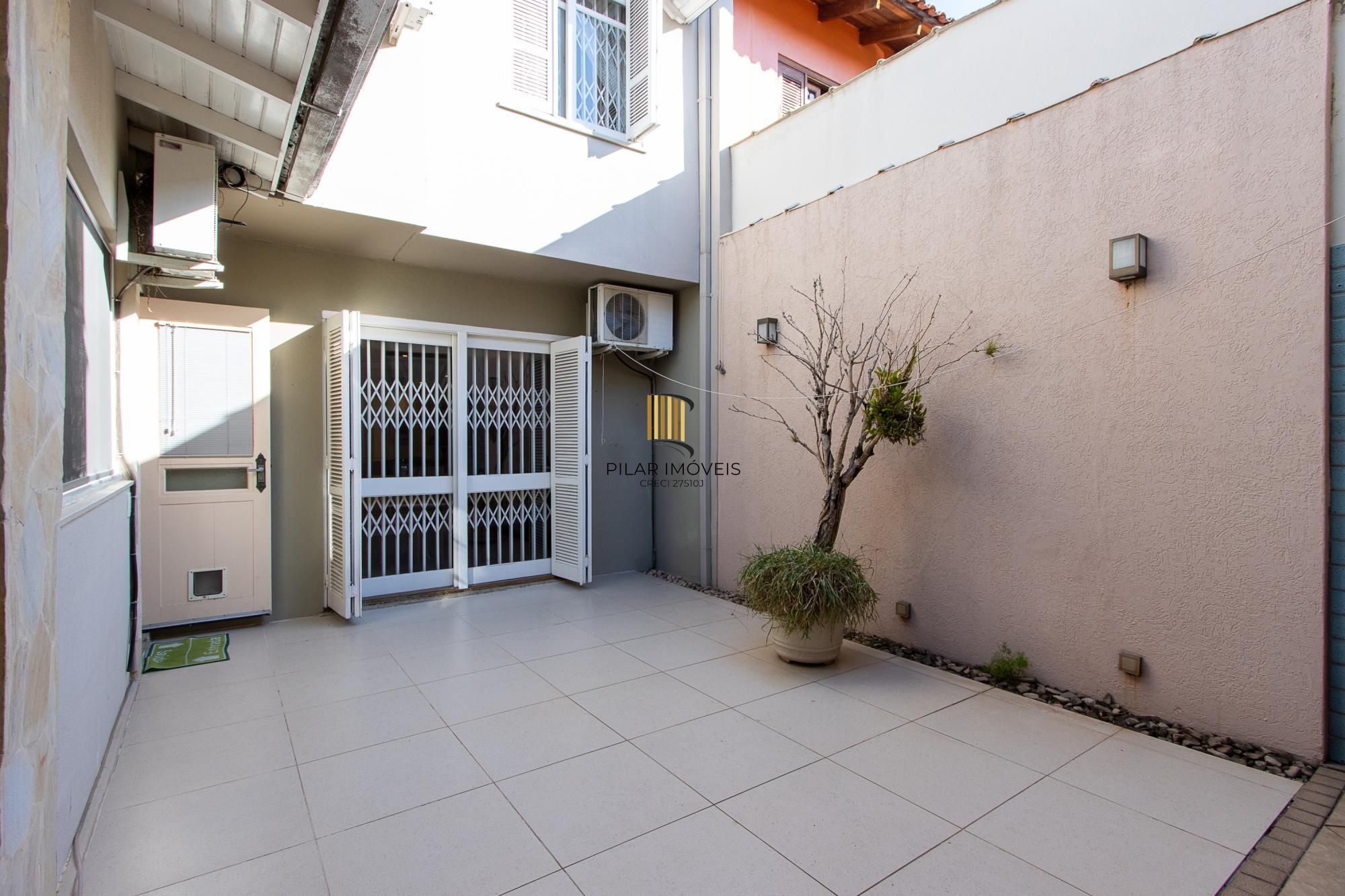 CASA EM CONDOMINIO NO BAIRRO IPANEMA - 04 QUARTOS SENDO 02 SUÍTES - 02 VAGAS DE GARAGEM