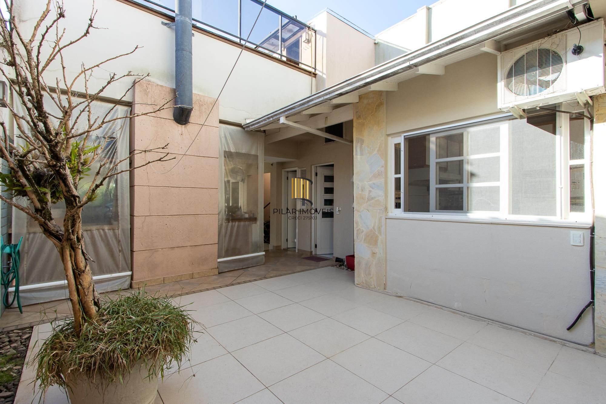 CASA EM CONDOMINIO NO BAIRRO IPANEMA - 04 QUARTOS SENDO 02 SUÍTES - 02 VAGAS DE GARAGEM