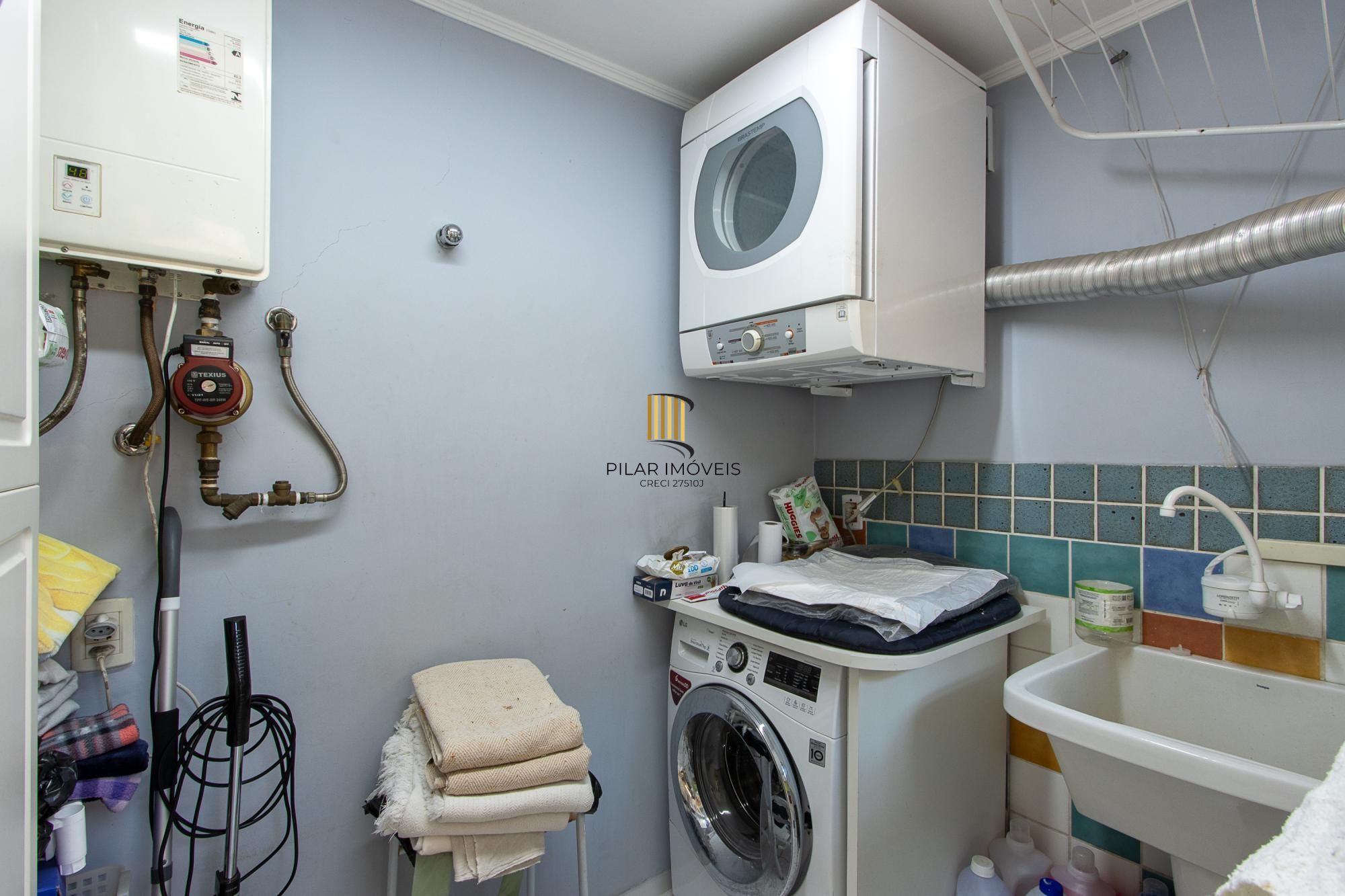 CASA EM CONDOMINIO NO BAIRRO IPANEMA - 04 QUARTOS SENDO 02 SUÍTES - 02 VAGAS DE GARAGEM