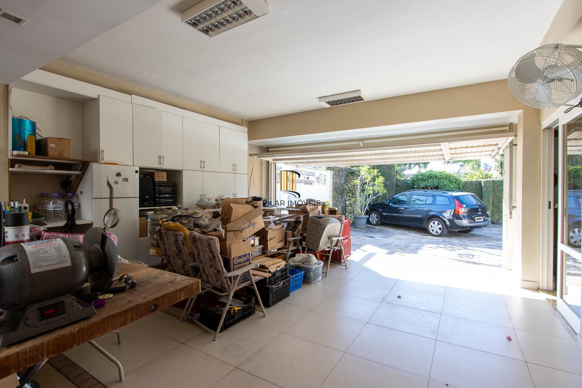 CASA EM CONDOMINIO NO BAIRRO IPANEMA - 04 QUARTOS SENDO 02 SUÍTES - 02 VAGAS DE GARAGEM