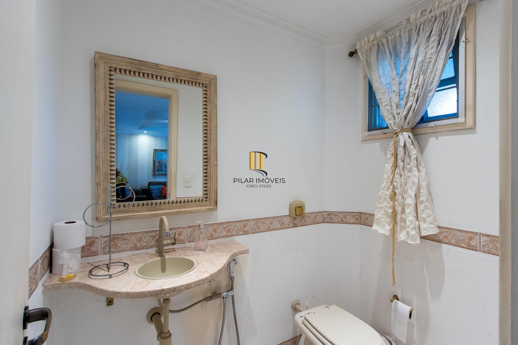 CASA EM CONDOMINIO NO BAIRRO IPANEMA - 04 QUARTOS SENDO 02 SUÍTES - 02 VAGAS DE GARAGEM