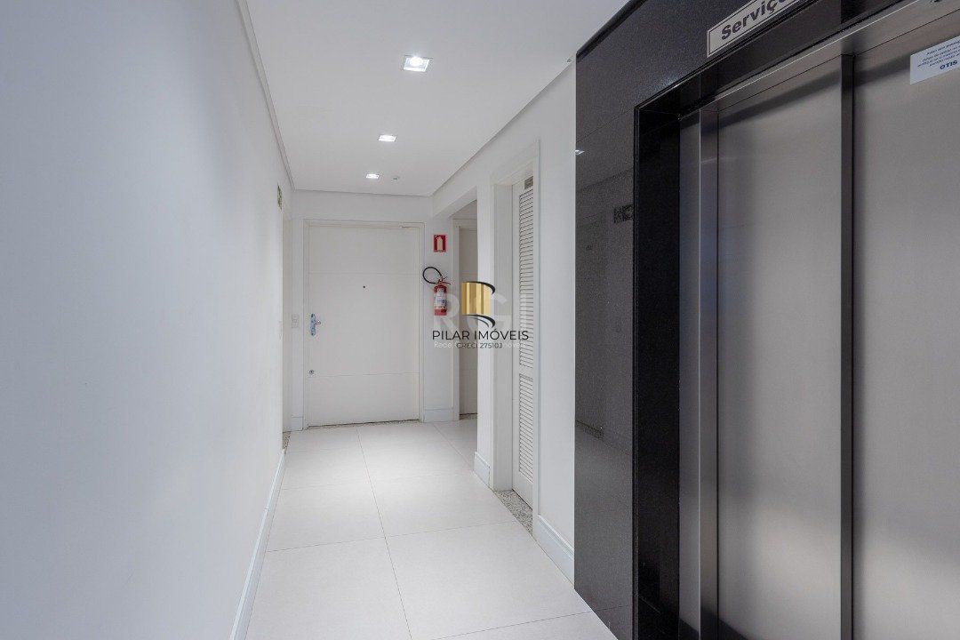 **Apartamento de 3 Quartos com 2 Suítes e 2 Vagas de Garagem na Tristeza, Porto Alegre, RS**