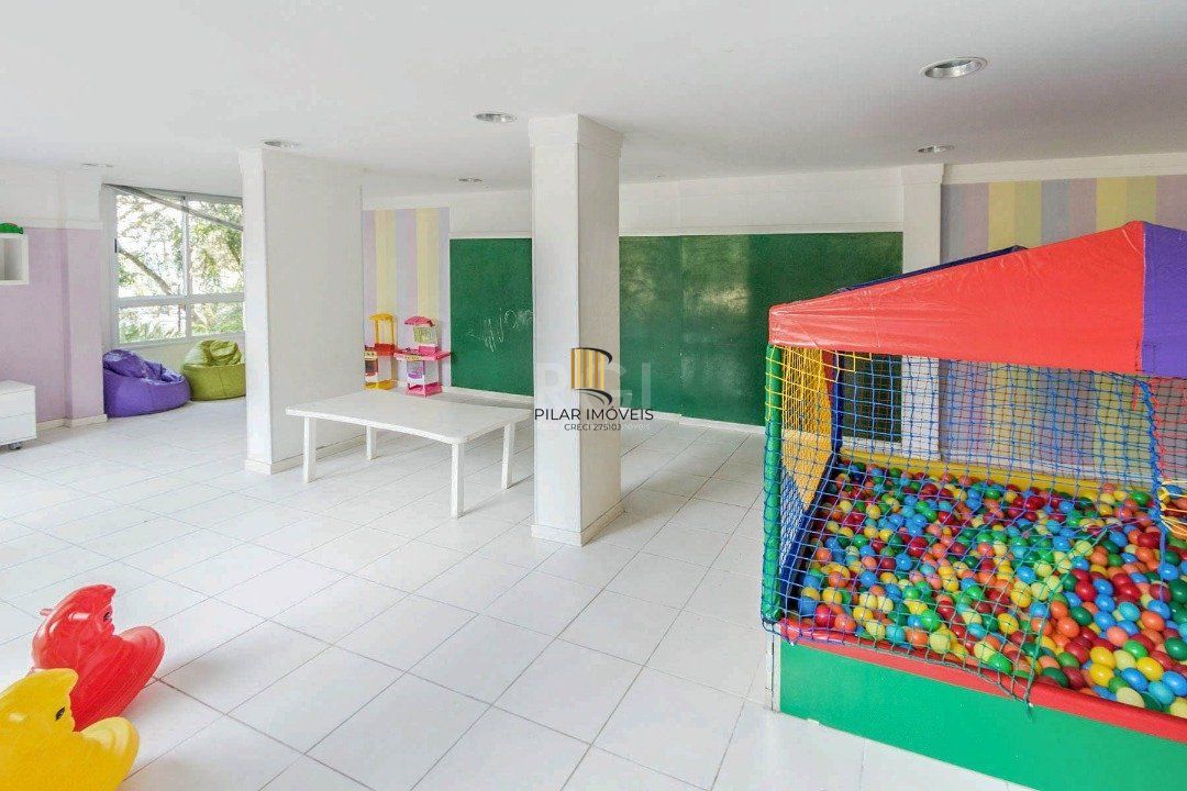 Apartamento | Bairro Cristal | 2 dormitórios | Suíte |  Semi mobiliado |  1 vaga escriturada