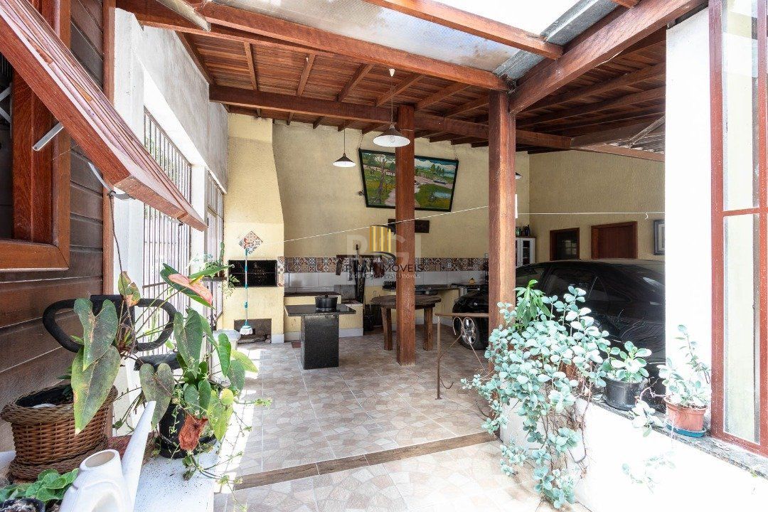 Casa comercial ou residencial, 04 dormitórios no bairro Belem Novo