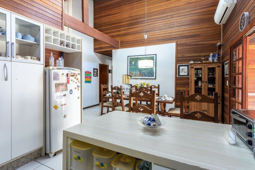 Casa comercial ou residencial, 04 dormitórios no bairro Belem Novo