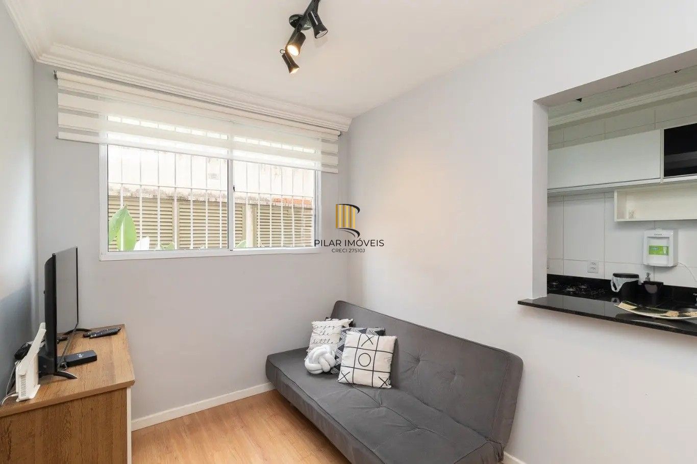 APARTAMENTO MOBILIADO PARA VENDA EM CONDOMÍNIO FECHADO NO BAIRRO GLÓRIA - 44M² ÁREA PRIVATIVA - PISO LAMINADO - 02 QUARTOS - 01 VAGA