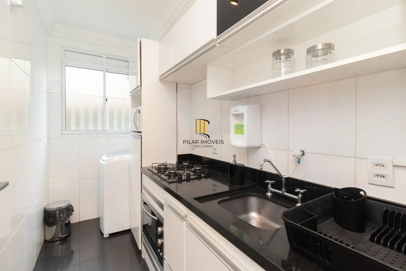 APARTAMENTO MOBILIADO PARA VENDA EM CONDOMÍNIO FECHADO NO BAIRRO GLÓRIA - 44M² ÁREA PRIVATIVA - PISO LAMINADO - 02 QUARTOS - 01 VAGA