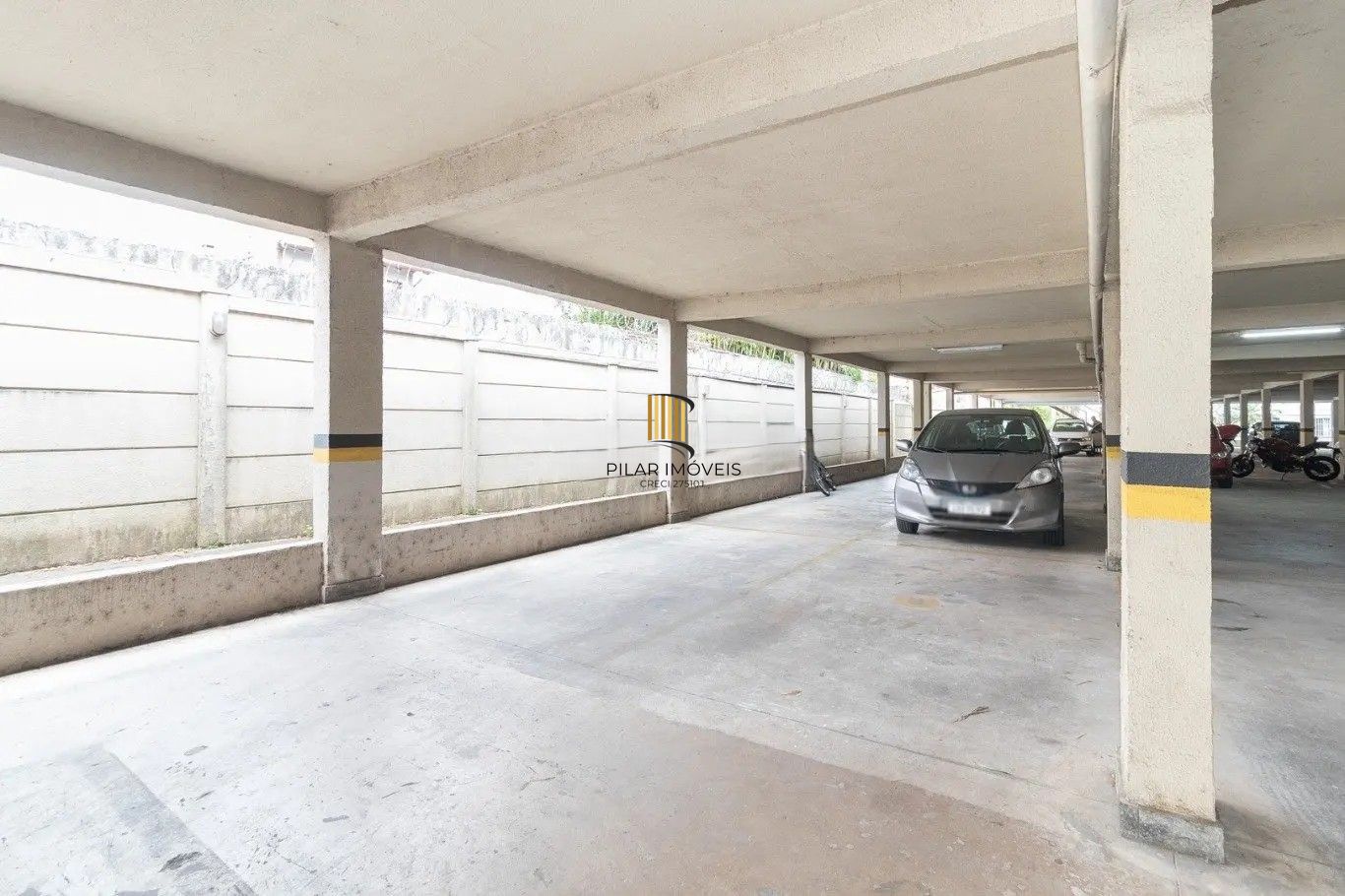 APARTAMENTO MOBILIADO PARA VENDA EM CONDOMÍNIO FECHADO NO BAIRRO GLÓRIA - 44M² ÁREA PRIVATIVA - PISO LAMINADO - 02 QUARTOS - 01 VAGA