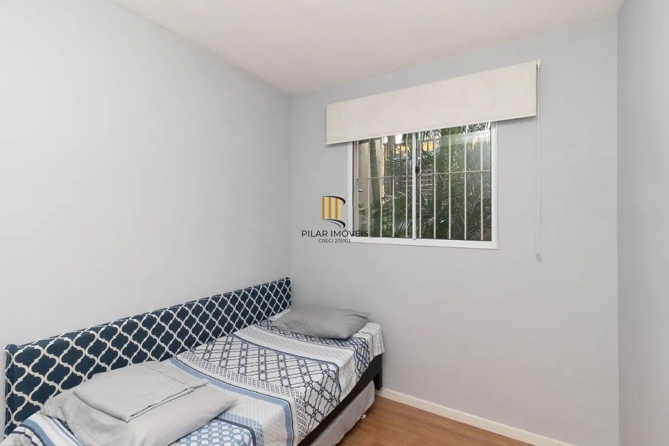 APARTAMENTO MOBILIADO PARA VENDA EM CONDOMÍNIO FECHADO NO BAIRRO GLÓRIA - 44M² ÁREA PRIVATIVA - PISO LAMINADO - 02 QUARTOS - 01 VAGA