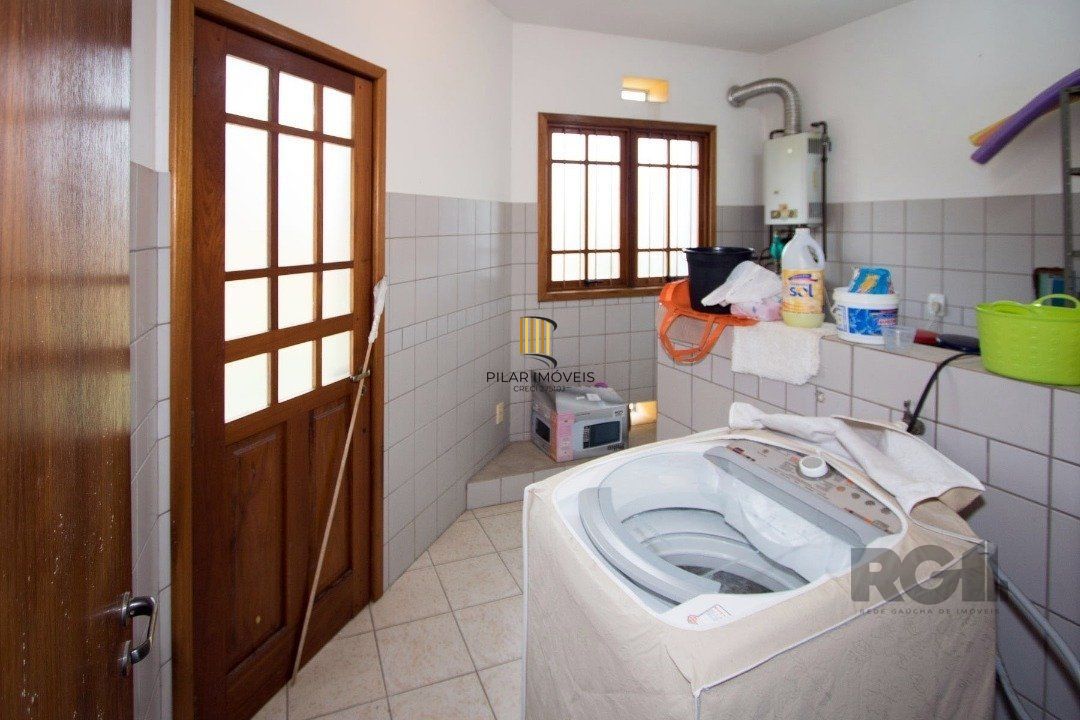 Sobrado com 6 suites, lareira, lavabo, pátio - Bairro Belém Velho